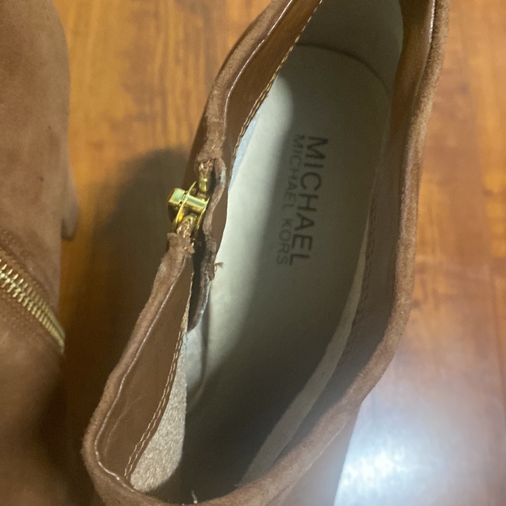 NEW MICHAEL MICHAEL KORS SUEDE HEEL BOOTIE - Picture 9 of 16